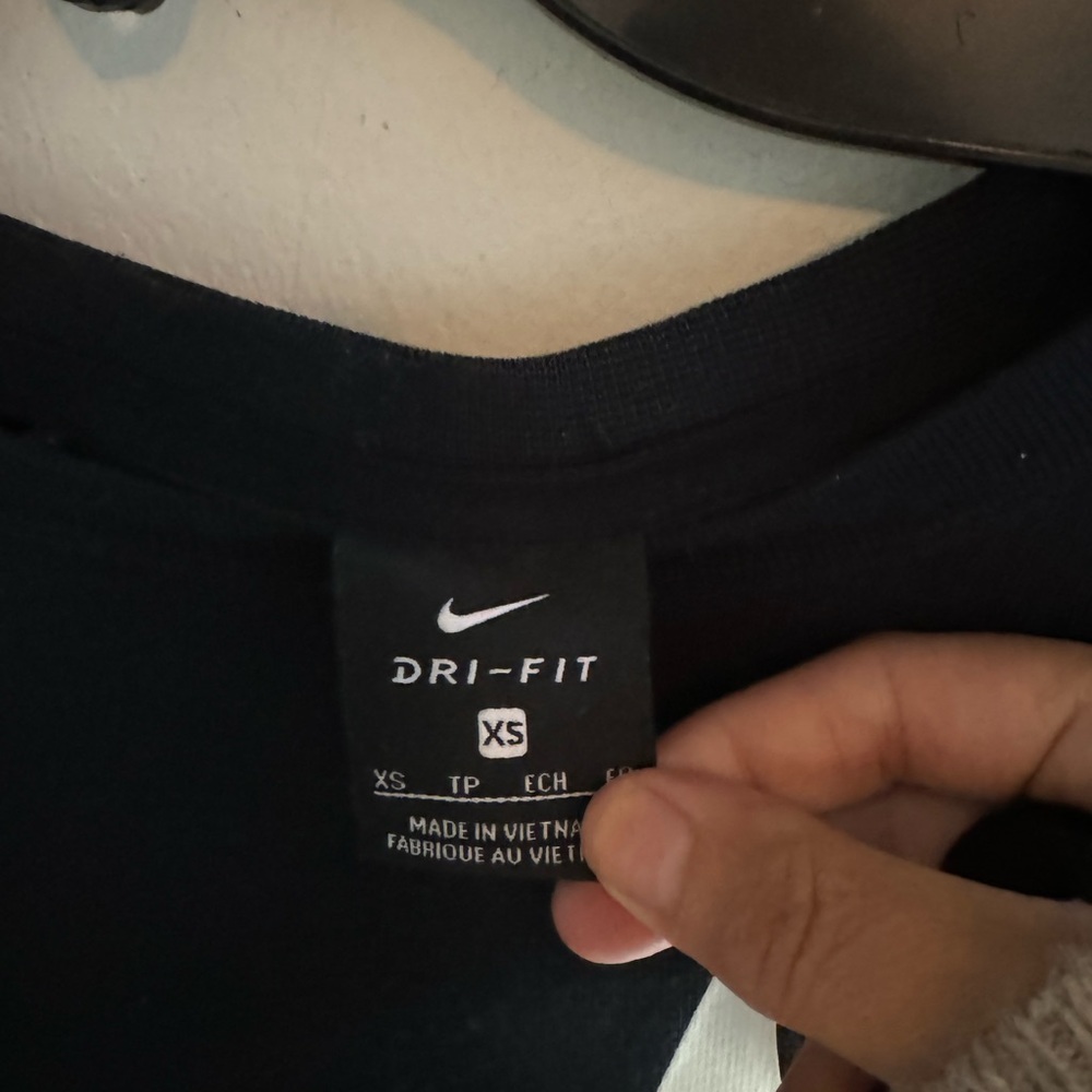 Nike Black Crew Neck Long Sleeve Crop Sweatshirt, size XS - Picture 5 of 7